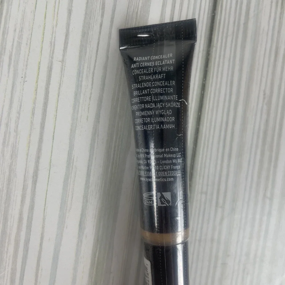 NYX PROFESSIONAL MAKEUP Born To Glow‎ Radiant Concealer- MEDIUM OLIVE BTGC09